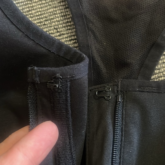 Under Armor 34D Sports Bra - Picture 6 of 7